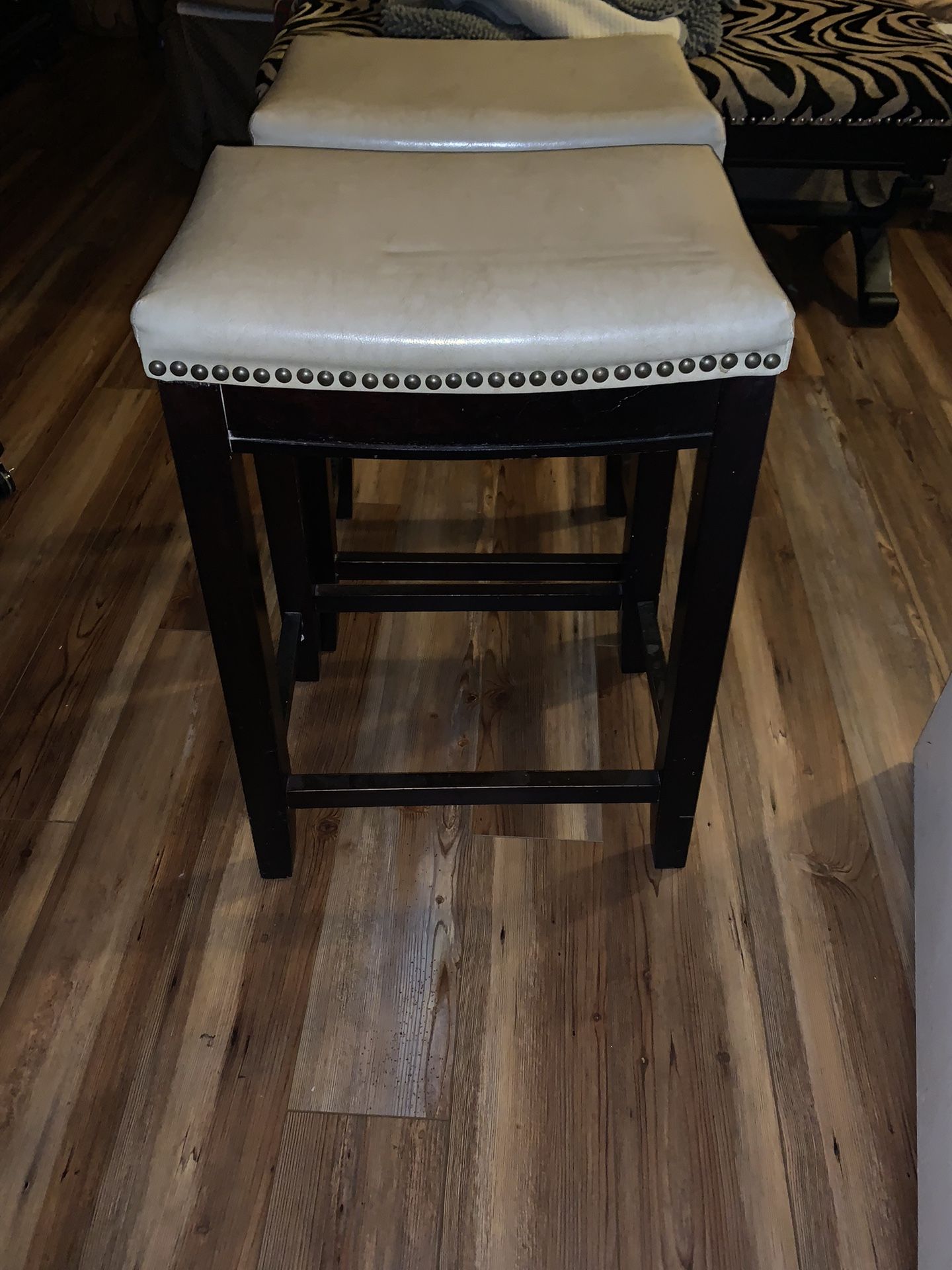 2 Stools