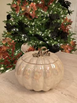 Homeworx by Harry Slatkin & Co. Iridescent Ivory Pumpkin 4 Wick Candle New.