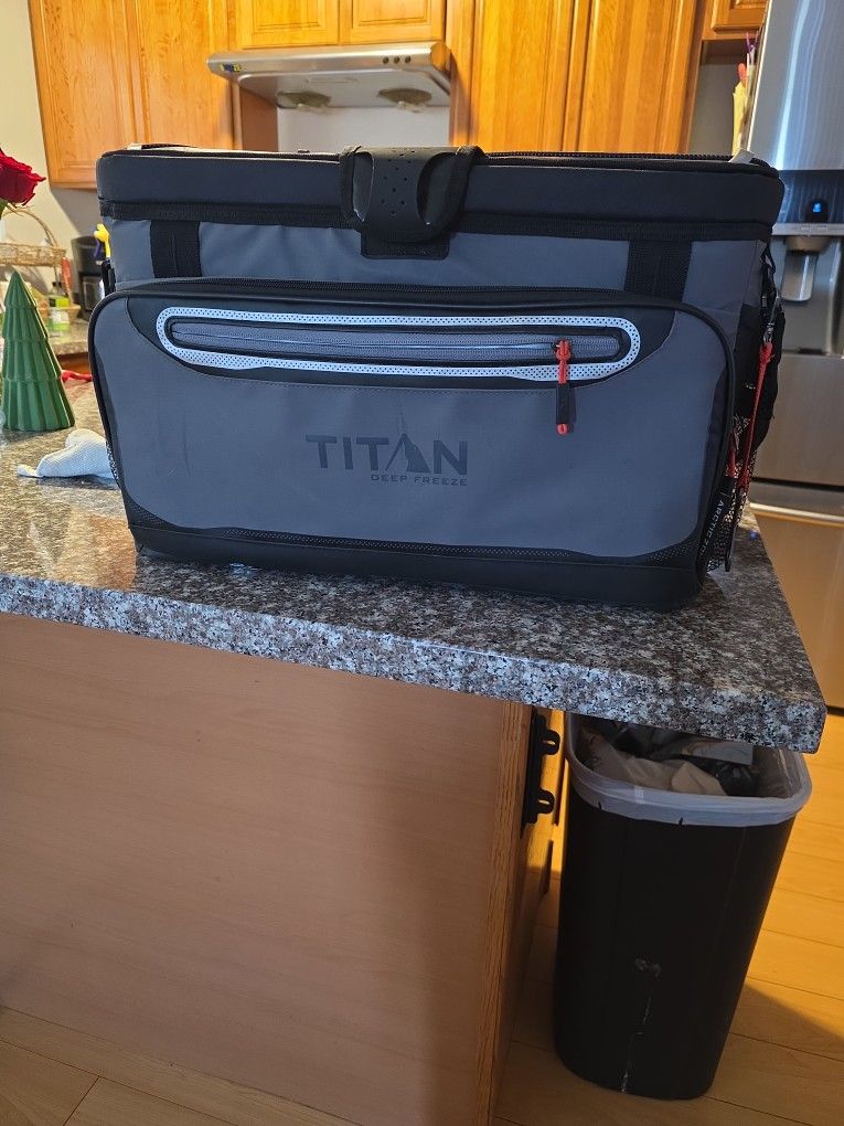 Titan Cooler Lunch Box