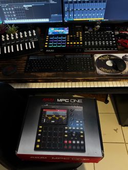 AKAI MPC One Standalone Music Production Center – Excellent Condition