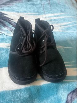 UGGS SIZE 4 new