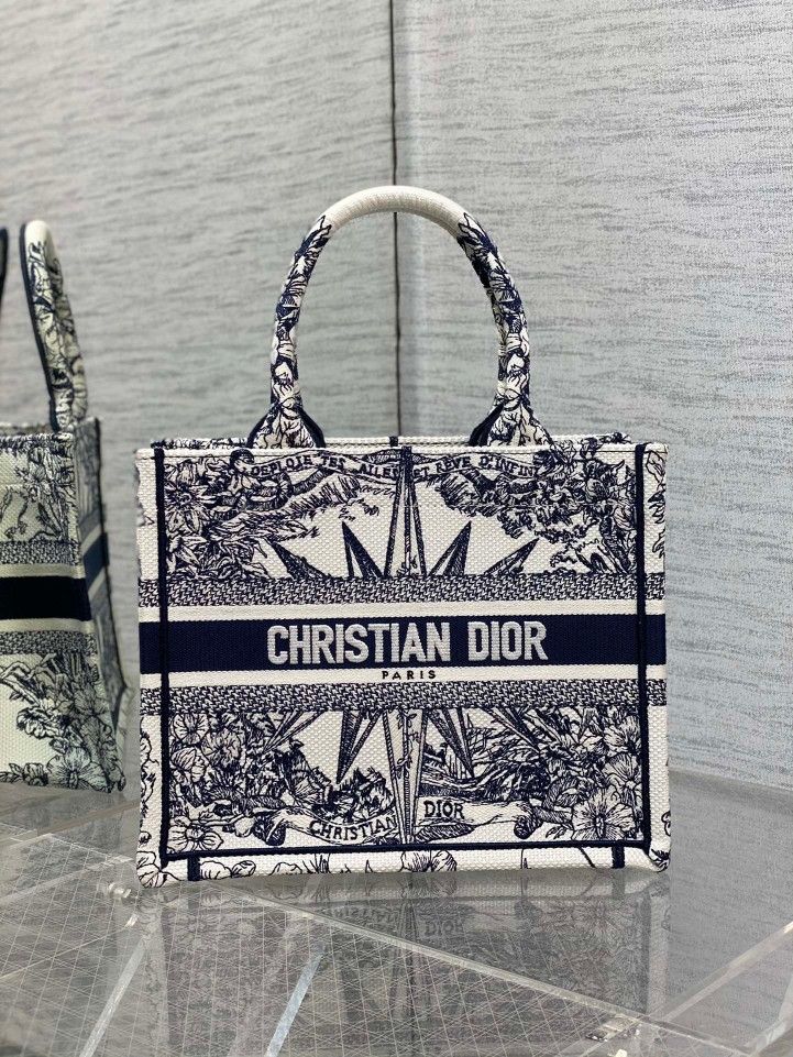 Simple and elegant, versatile and large-capacity bag