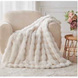 Hotel Luxury Oversized Faux Fur Blanket 
