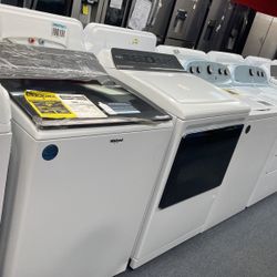 New Scratch And Dent Whirlpool Washer And Dryer Set. 1 Year Warranty 