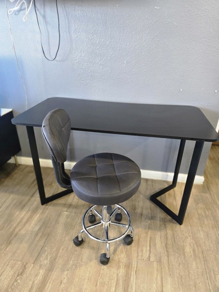 Nice Modern Black Color Desk With Chair NEW