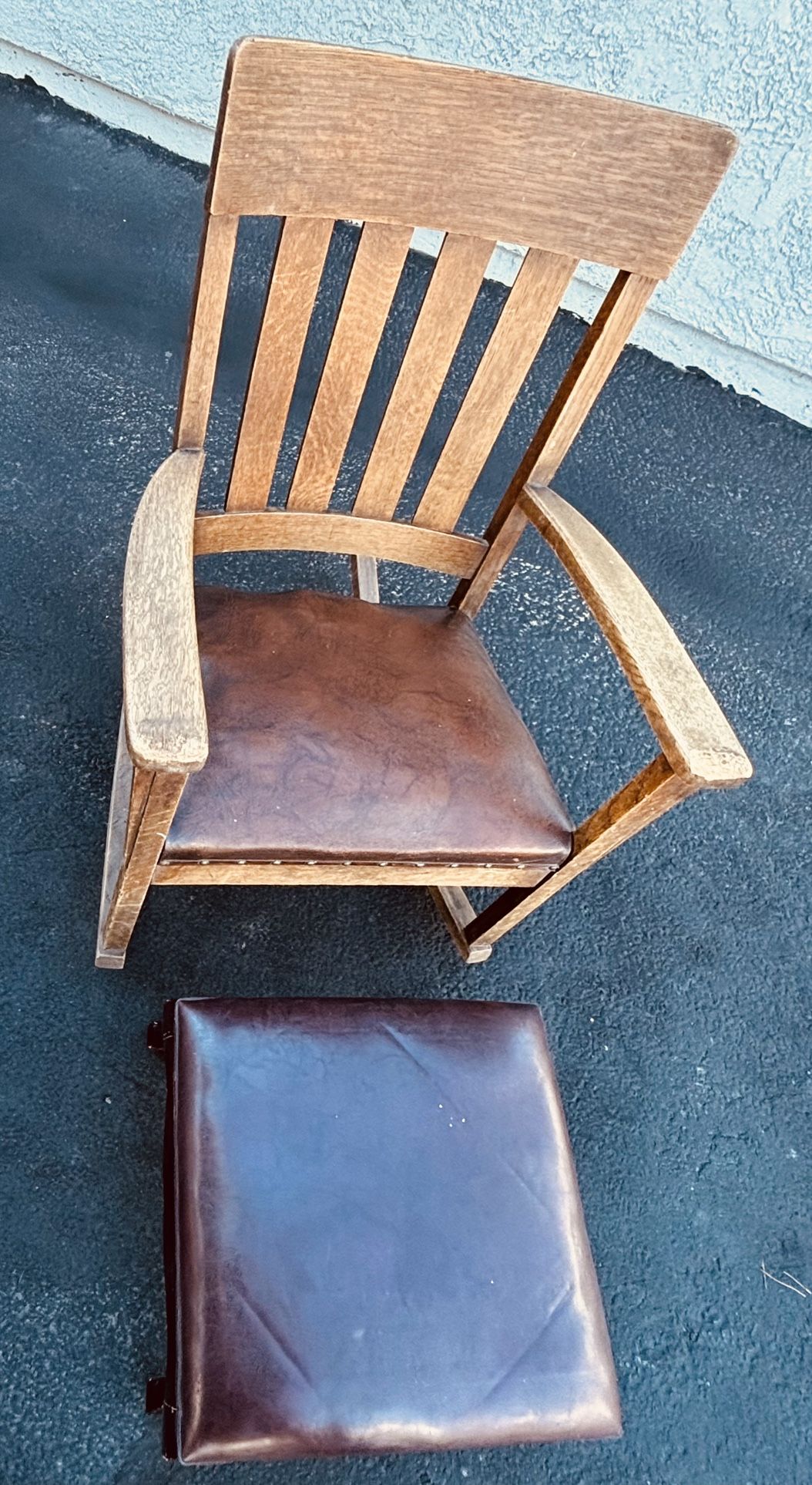 Rocking Chair. OLD ANTIQUE