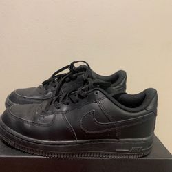 Black Nike Sneakers Size 2Y