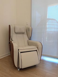 Bodyfriend Full Body Massage Chair – Excellent Condition – $400