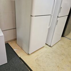 Frigidaire Top And Bottom Refrigerator Used Good Conditions 