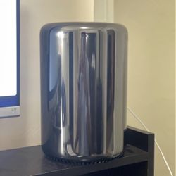Apple Mac Pro - Xeon E5 Quad Core 3.7GHz | 256GB SSD