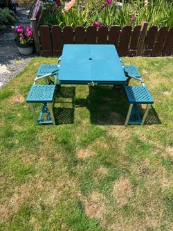 Portable folding picnic table with 4 attached seats in Great Condition