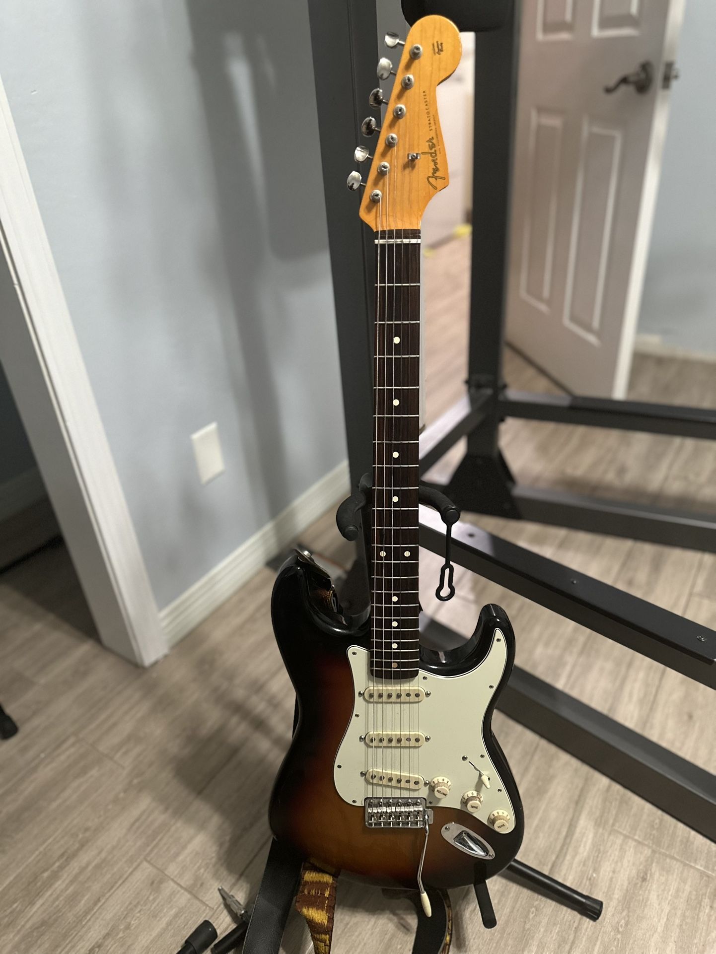 Fender Stratocaster Classic Series Lacquer Guitar 2014