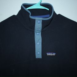 Patagonia Quarter Button Size Medium