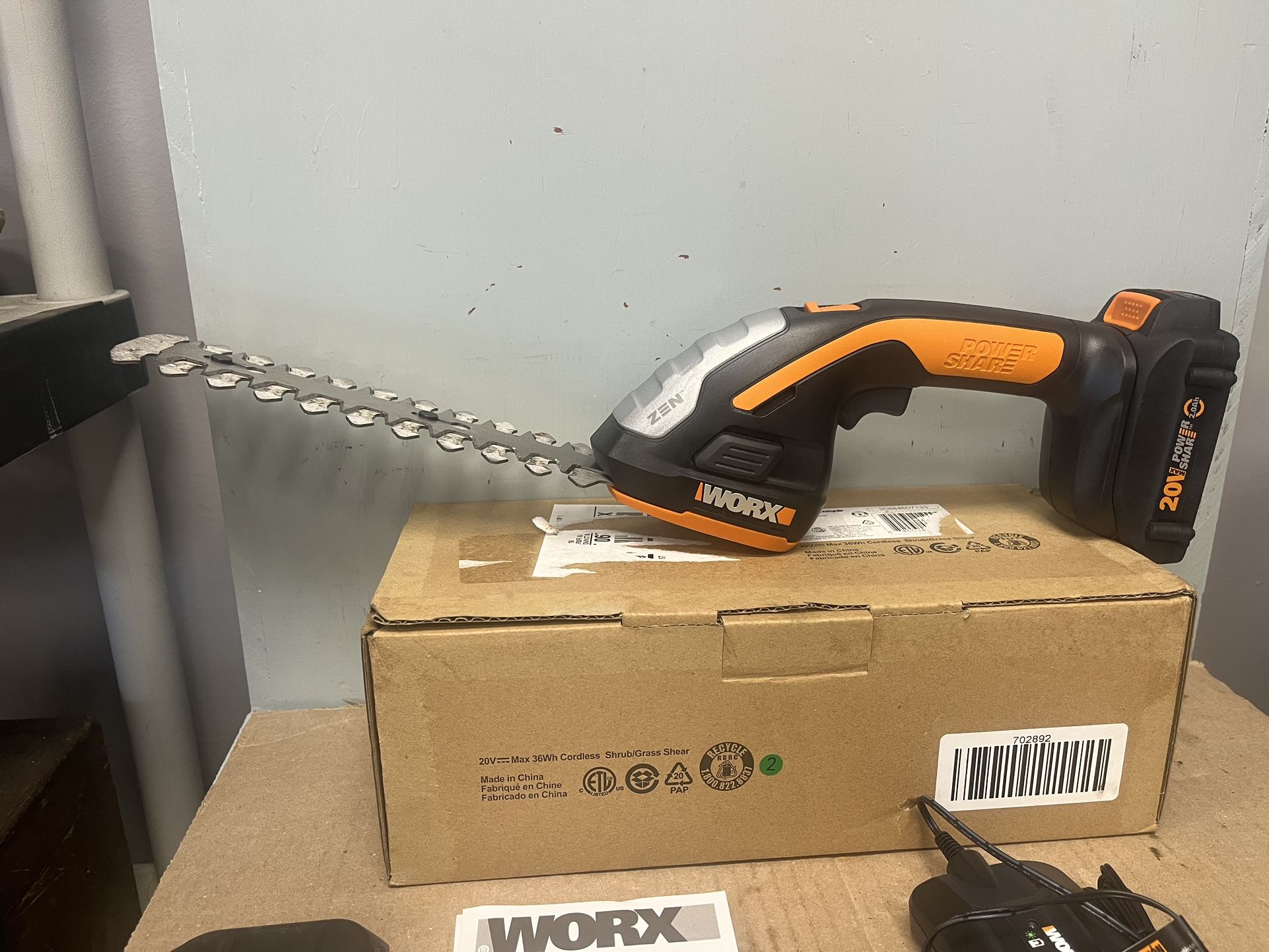 Worx WG801 20V Lithium Powershare Cordless Shear