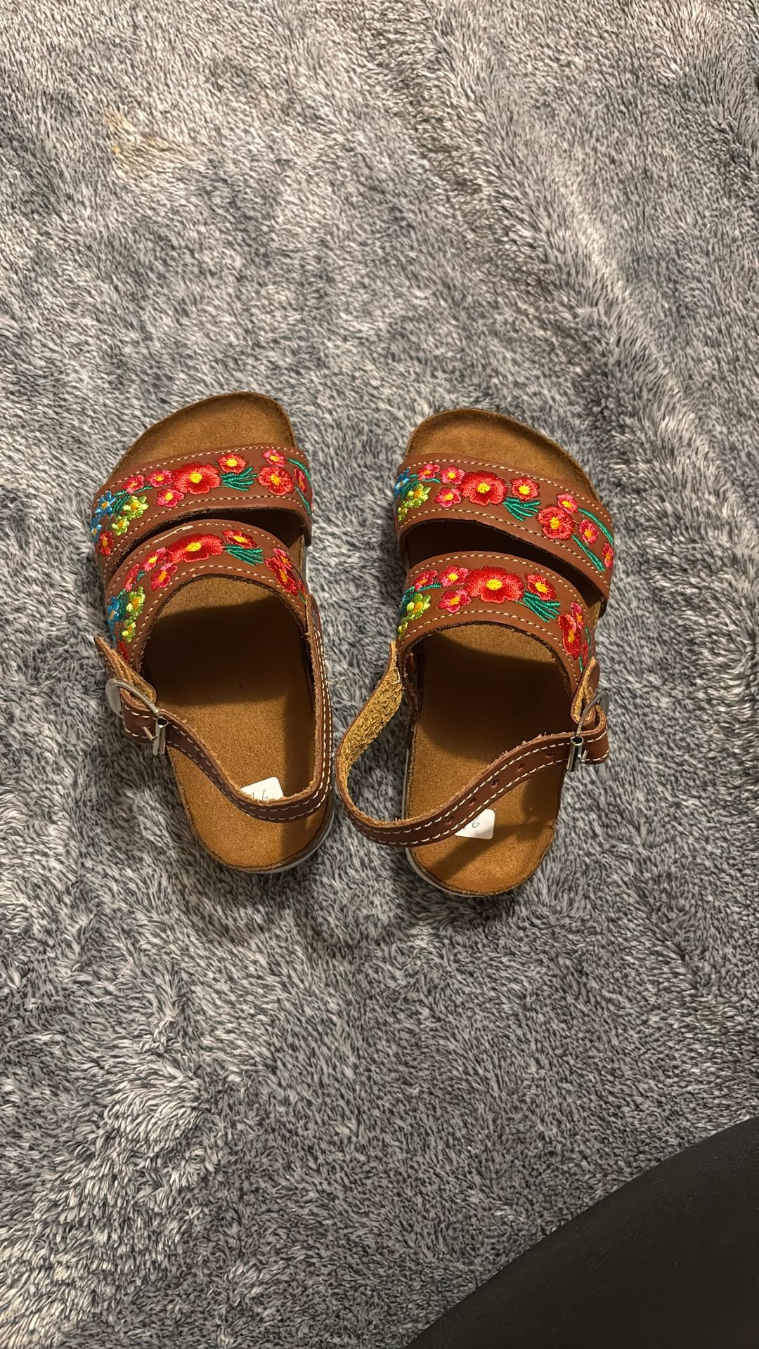 Brought from Mexico. Size 9 in kids