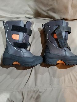Baffin Size 4T Snow Booths
