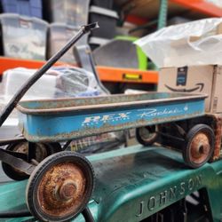 Vintage wagon Rex rocket