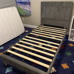 Twin bed Frame (like new)