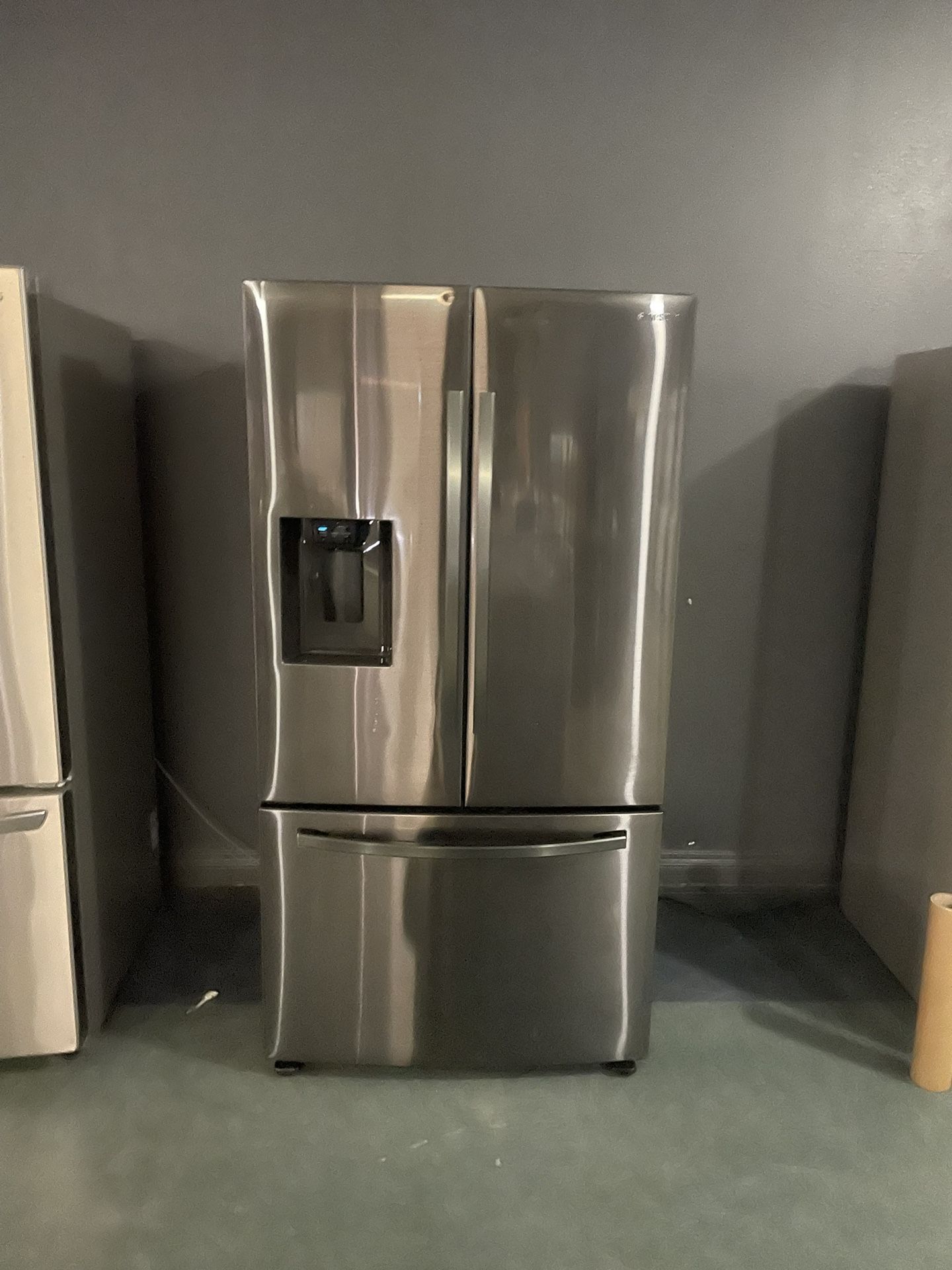 Samsung Black Stainless Steel Scratch And Dent Refrigerator‼️