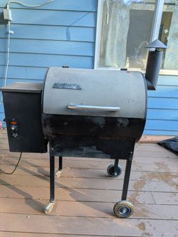Traeger Wood Pellet Grill Smoker
