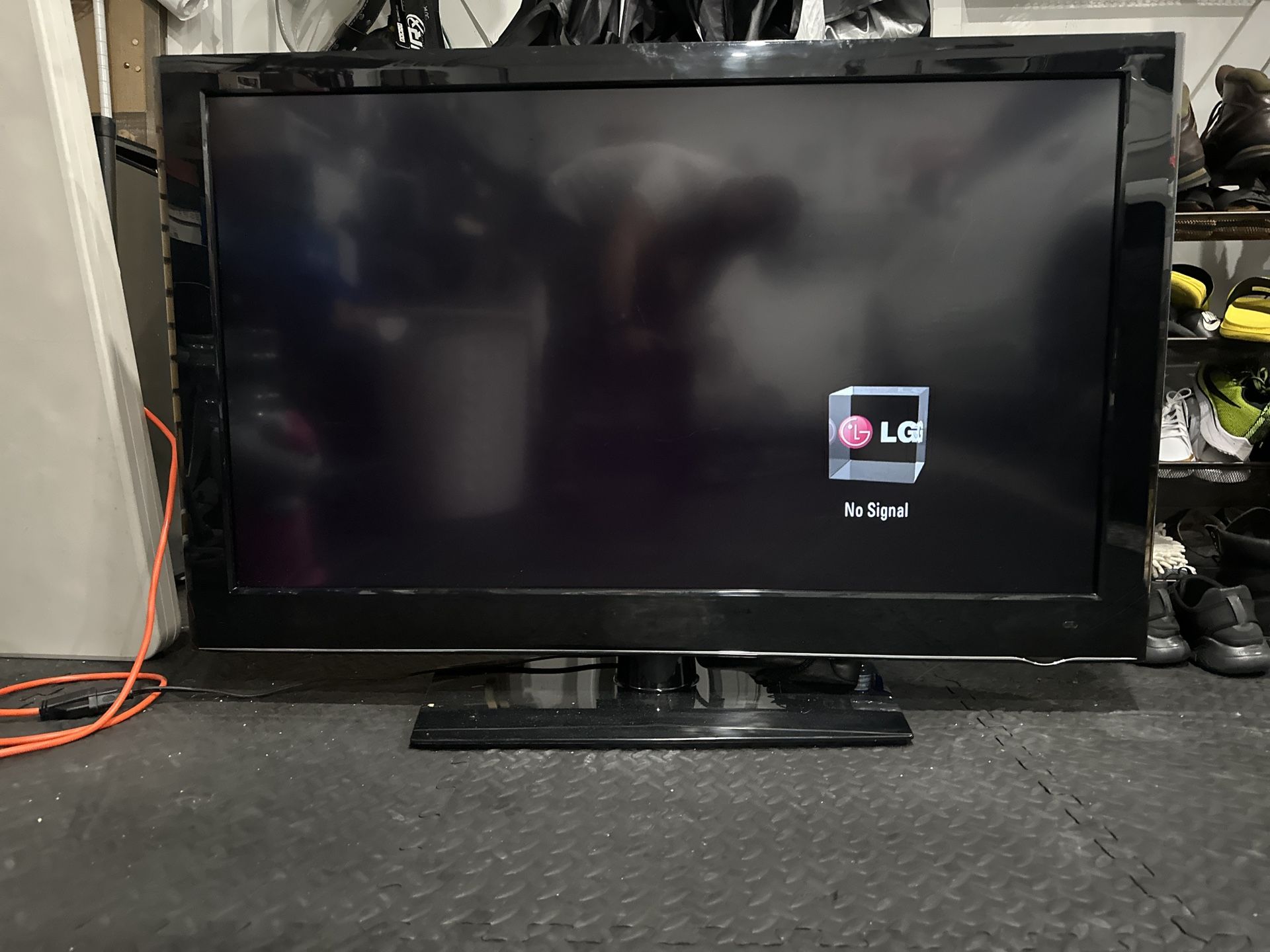 LG 47 Inch LCD TV 1080p 
