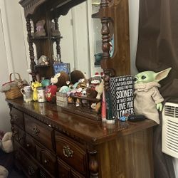 Women’s Dresser 