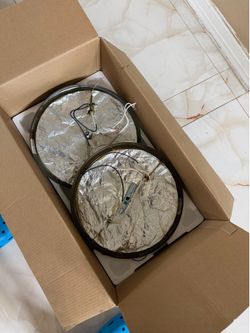 2 light fixtures for inside