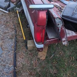  Tailgate And Truck bed 