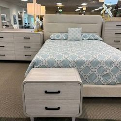 Set de cuarto totalmente nuevo y cómodo para su hogar