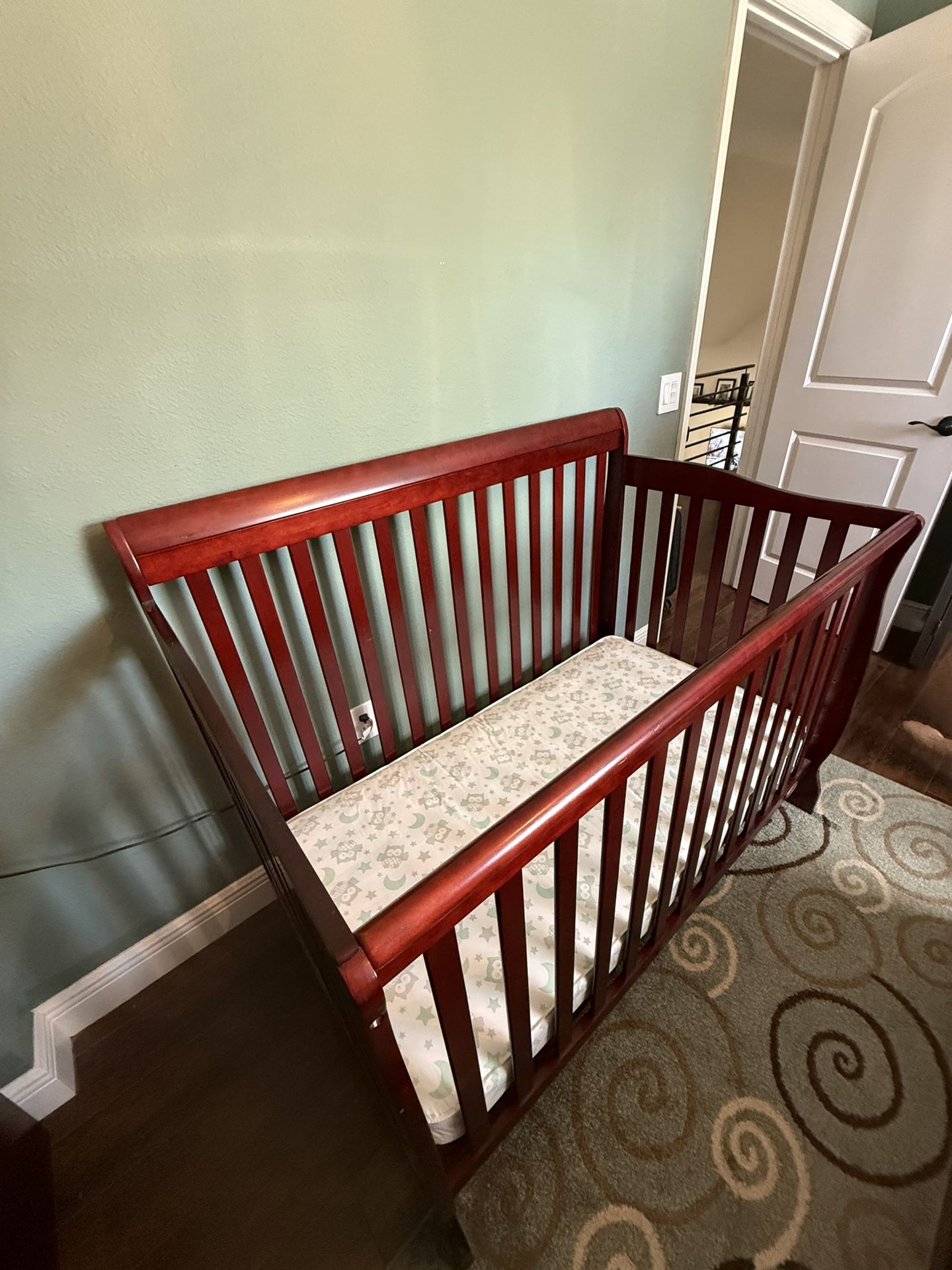 Wood Baby Crib + Mattress *LIKE NEW*
