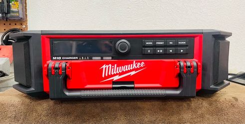 MILWAUKEE 2950-20 M18 PACKOUT RADIO/CHARGER