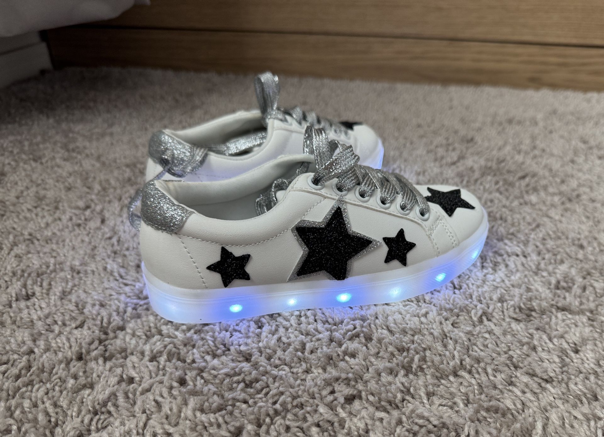 Girls Sniekers With Lights