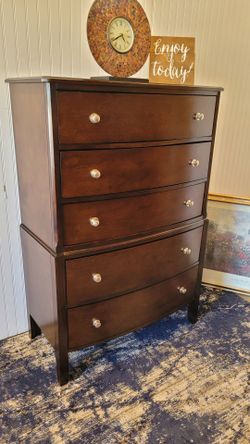 CUTE TALL DRESSER