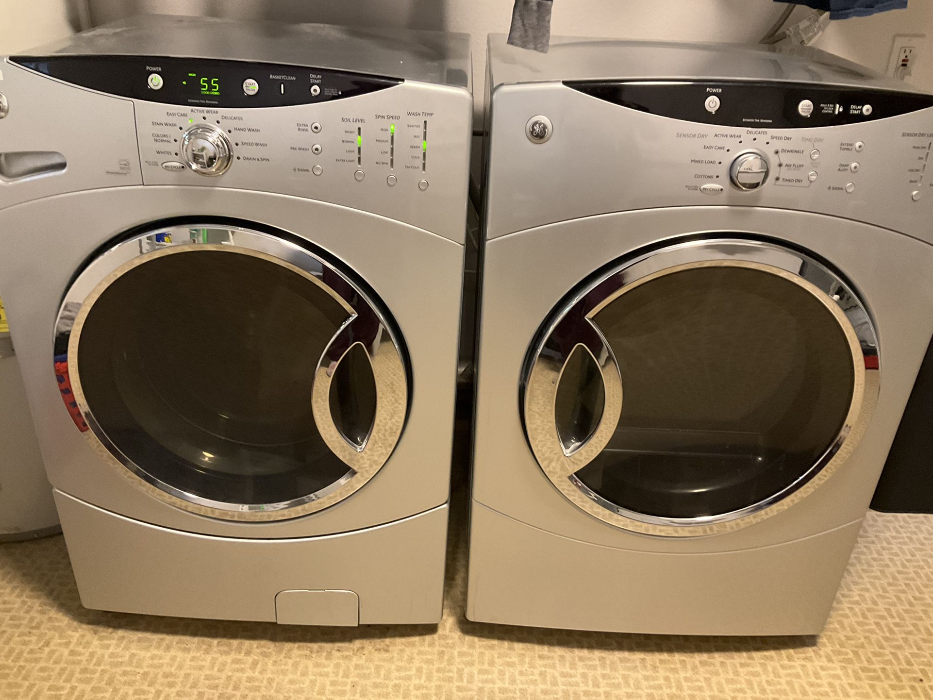 GE Electric Washer Dryer Set.   Pending