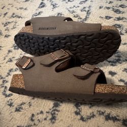 Little kids Birkenstock sandals - 8-8.5c (26)