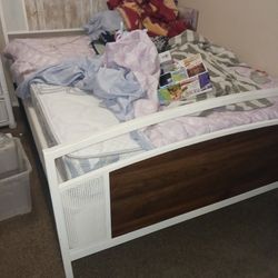 Tengo  Esta Cama Y Cajonera  En  Venta  Aquí En San Bernardino 