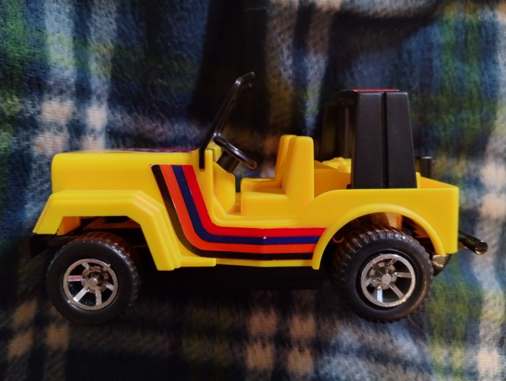Vintage Non Stop Jeep battery operated toy, Echo, plastic, works