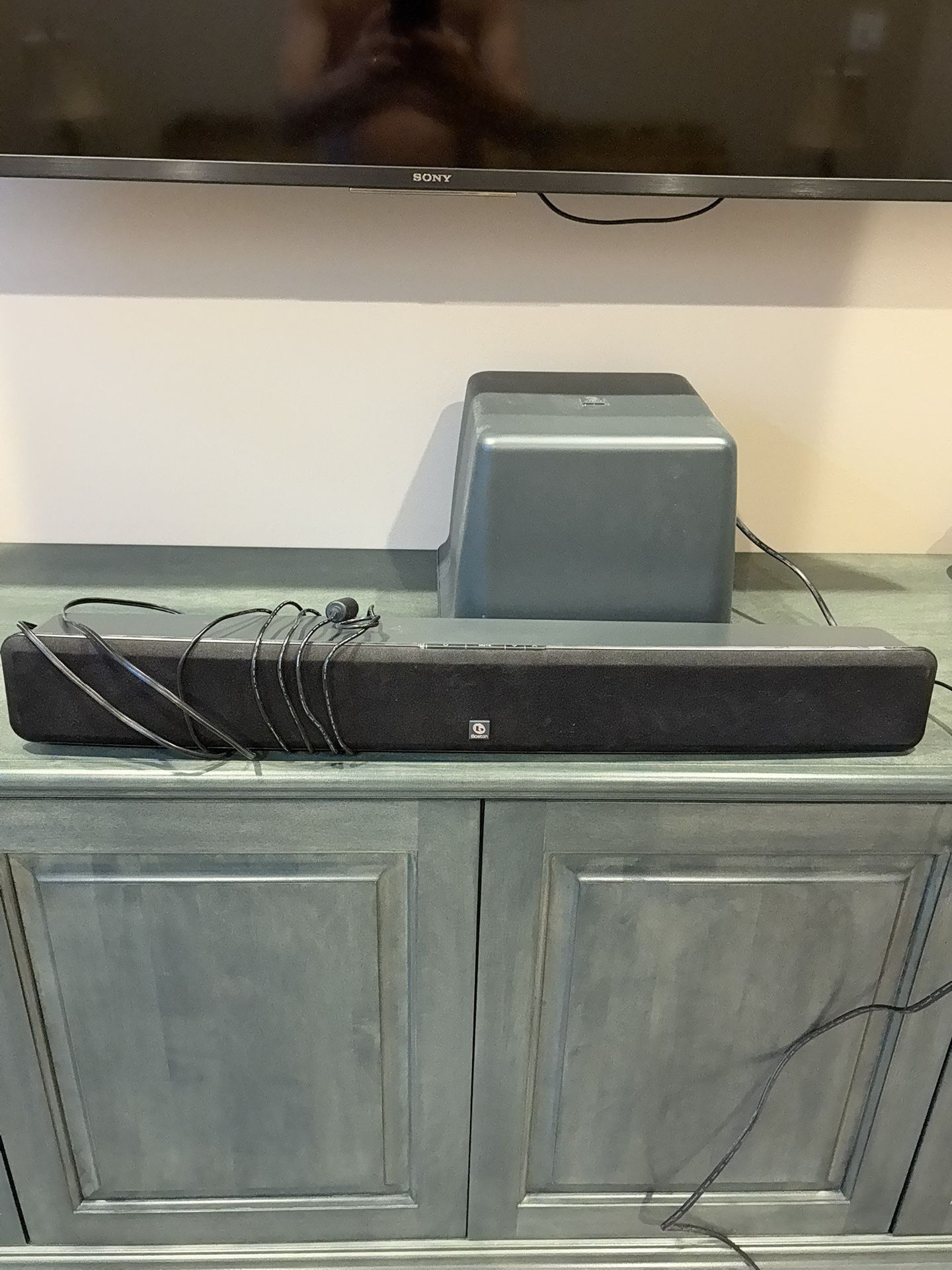 Sound bar with bass