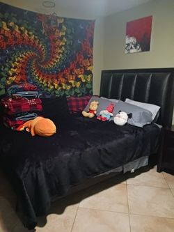 Bedroom Set Few Cosmetic Flaws