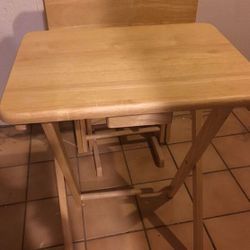 Set Of 4 Portable Real Wood Tables On stand Great Shape