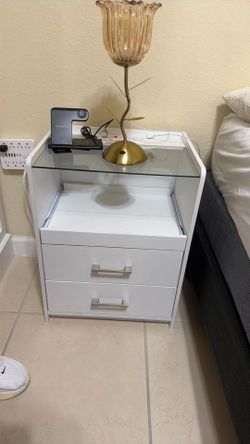 Set of nightstands (2)