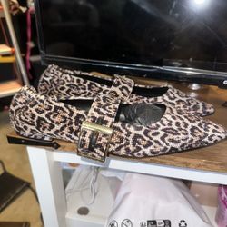 DKNY Women's Cormic Ballet Flat with Buckle Size 9 