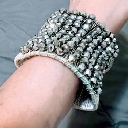 BRACELET, LIKE NEW!