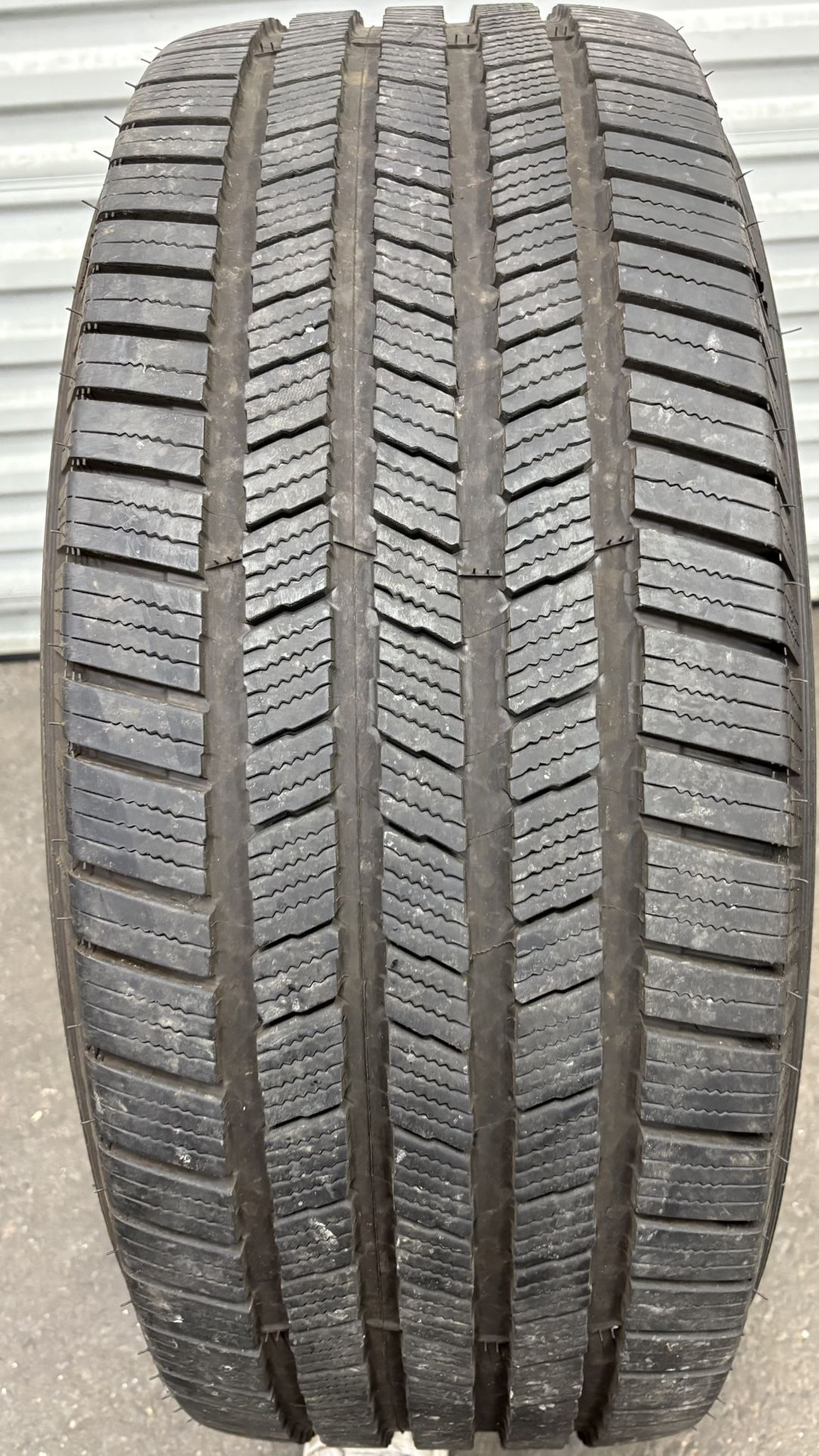 1 TIRE LIKE NEW MICHELIN 35x12.50r20