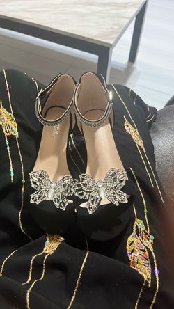 Butterfly heels color: black size: 3  brand: gabulous