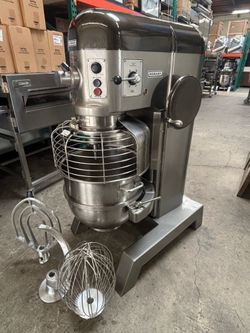 Hobart H-600T 60 Quart mixer like new 200v 2HP pizza bakery dough donuts cake pancakes Sraimless steel bowl and 3 Attachment tools safety cage guard