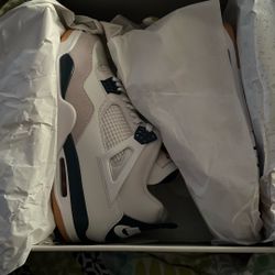 Jordan Retro 4 SB Navy 