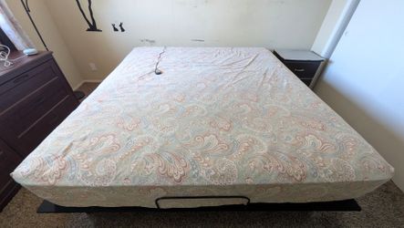 Pressure SmartTM 2.0 Extra Firm 13.5" Mattress with adjustable base.
