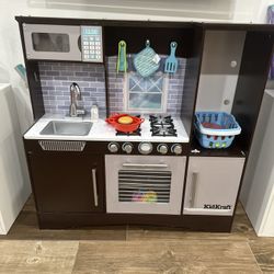 Kid Craft Play Kitchen 