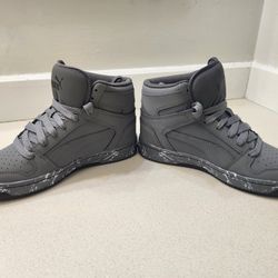 PUMA - Size 4 Junior